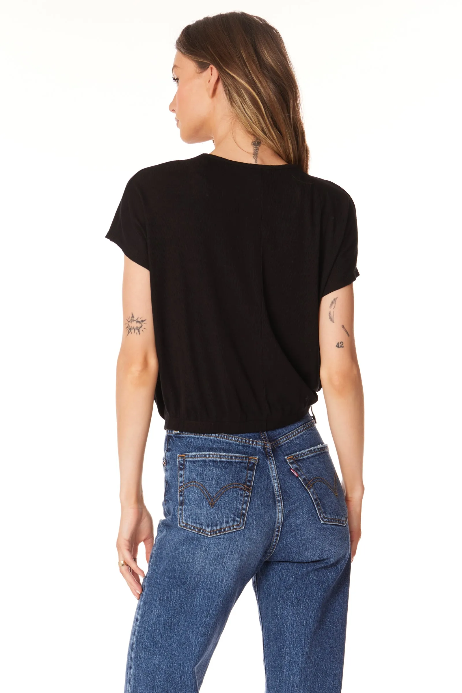 COWLNECK ELASTIC HEM TEE