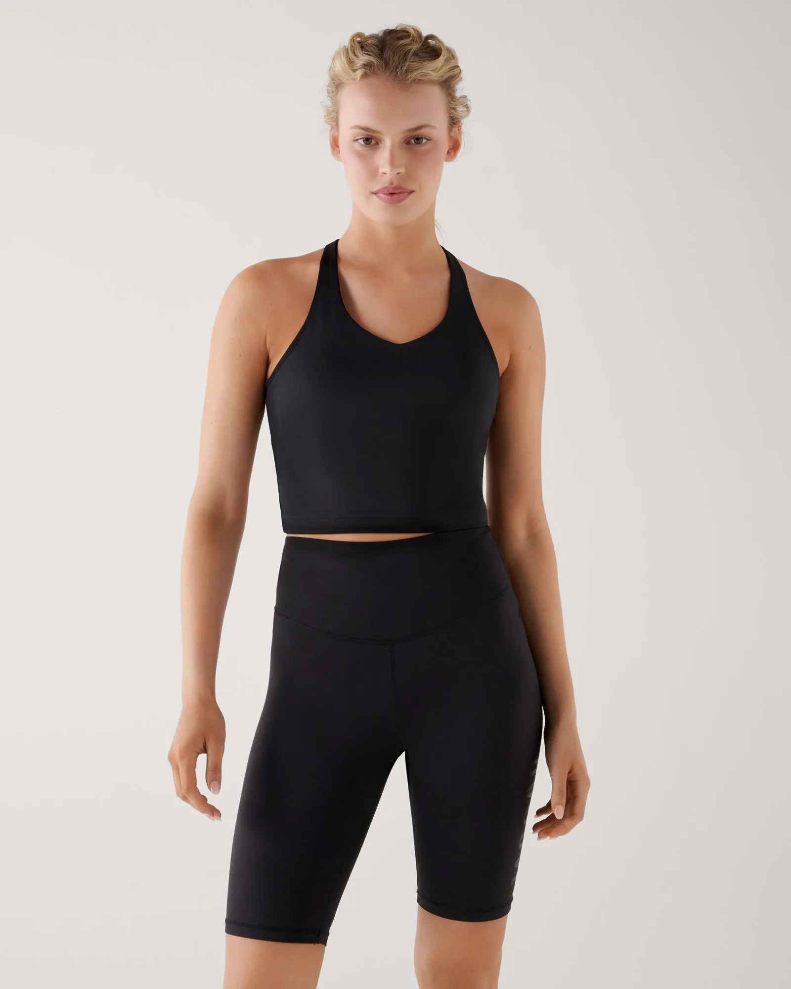 ESSENTIAL LONGLINE CROP TANK BLACK