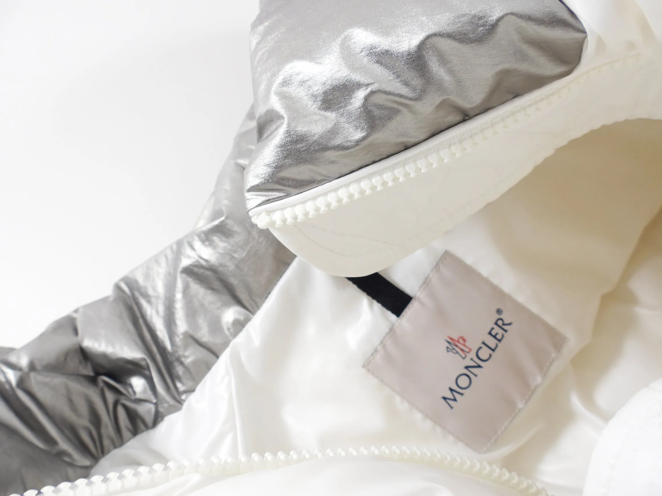 Moncler Silver and White Logo Cuscute Puffer Jacket - Moncler 4 / L